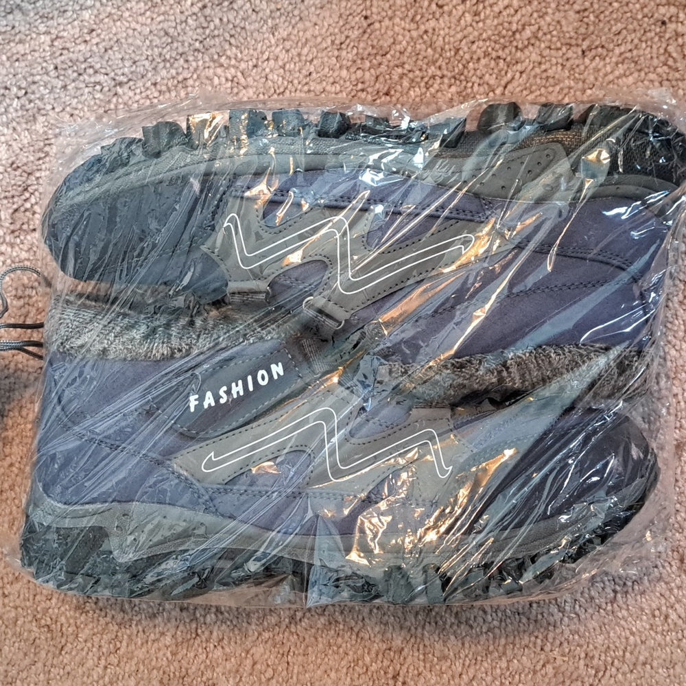 Ankle height lined winter boots velcro closure size 41/9.5